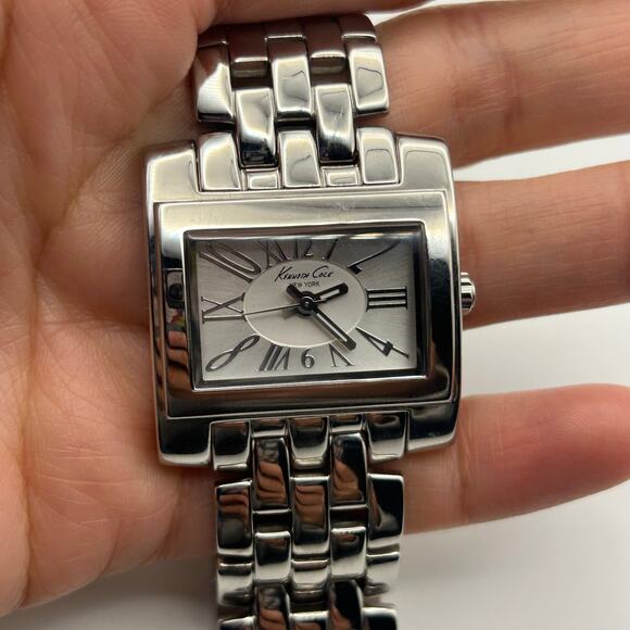 Kenneth Cole Silver Tone Stainless Steel Women’s Watch Working New Battery - Picture 7 of 8